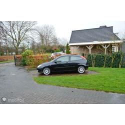 Sportieve en nette Ford Focus 1.6-16V Futura bj 2004
