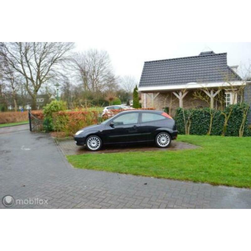 Sportieve en nette Ford Focus 1.6-16V Futura bj 2004