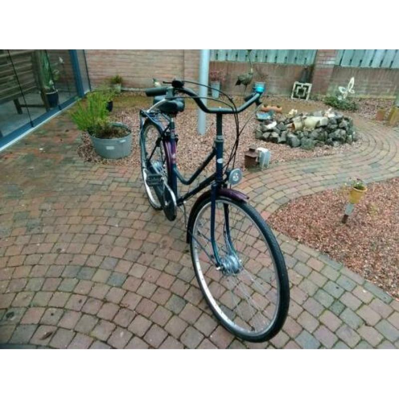Damesfiets 28 inch ook goed geschikt voor meisjes.
