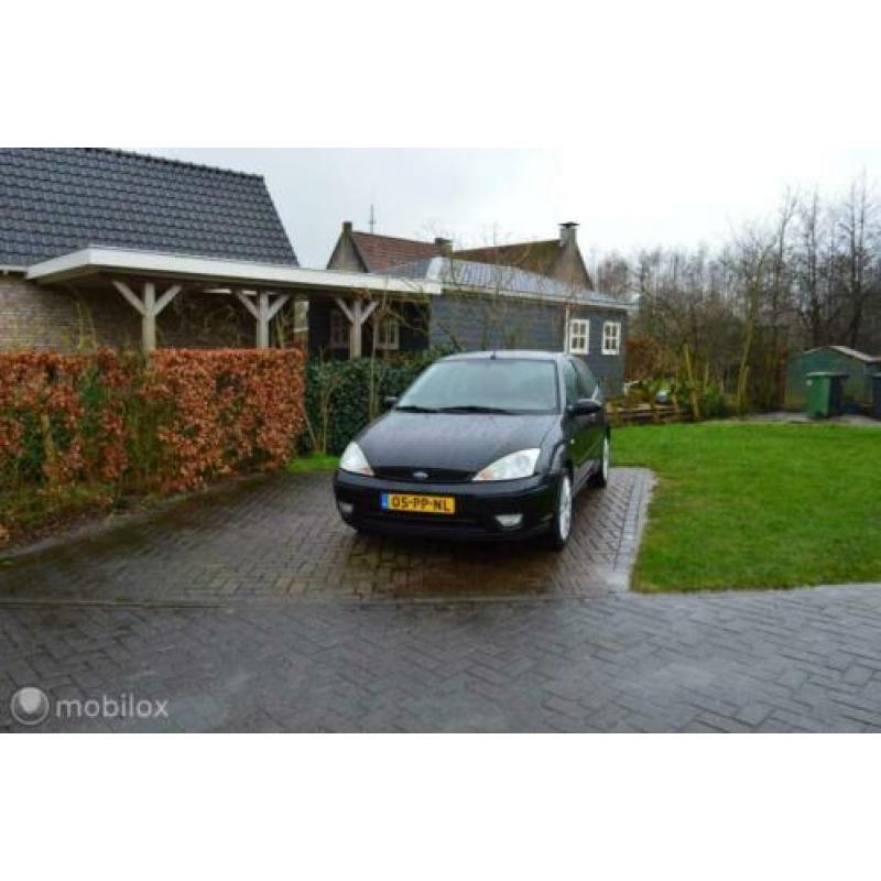 Sportieve en nette Ford Focus 1.6-16V Futura bj 2004
