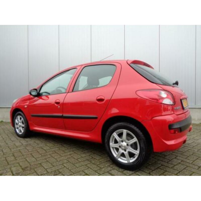 Peugeot 206+ 1.1 XS 5DRS LMV 83DKM (bj 2009)