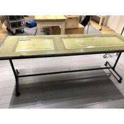 Tafel van oude deur met stalen onderframe 2 stuks €100,- pst