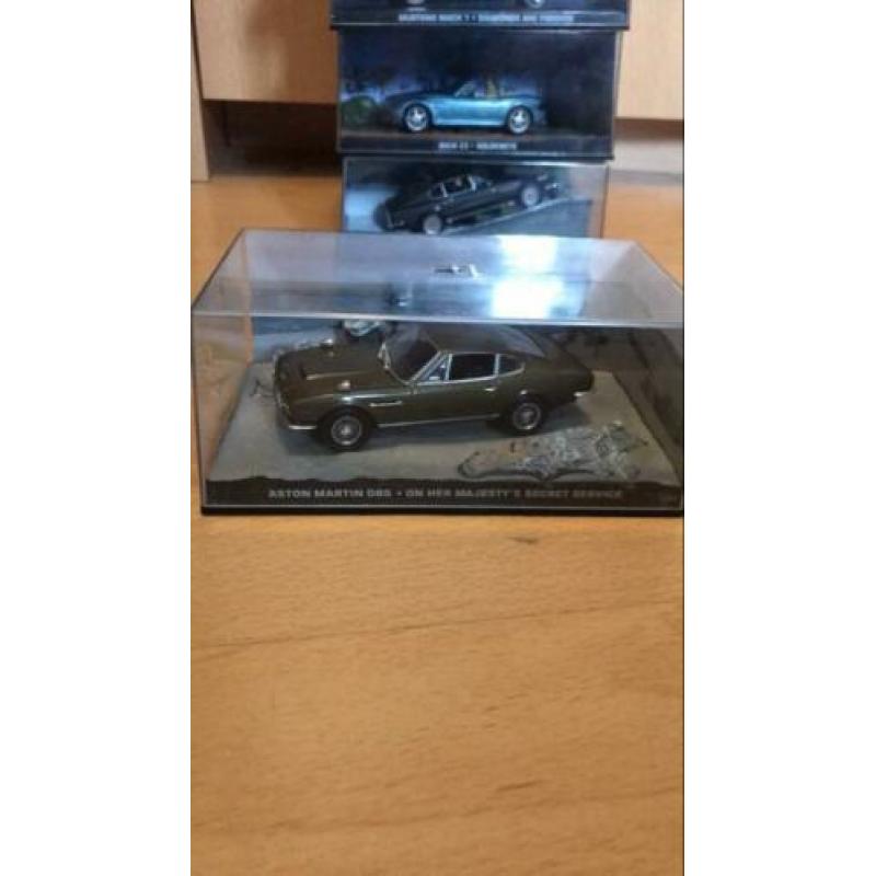 6x Vintage James Bond auto’s op schaal in doos