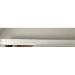 Hoogglans wit wandplanken 2x met verlichting(Goossens wonen)