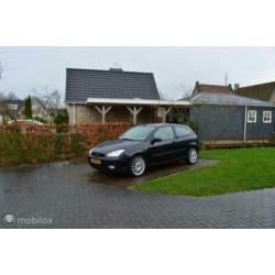Sportieve en nette Ford Focus 1.6-16V Futura bj 2004