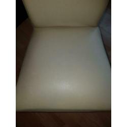 Mooie eettafel met stoelen te koop