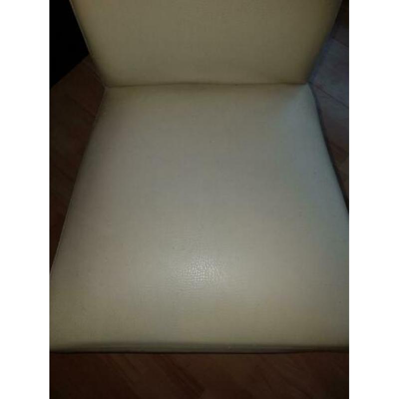 Mooie eettafel met stoelen te koop