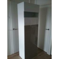 Ikea kast, type Besta, met mooie deurtjes.