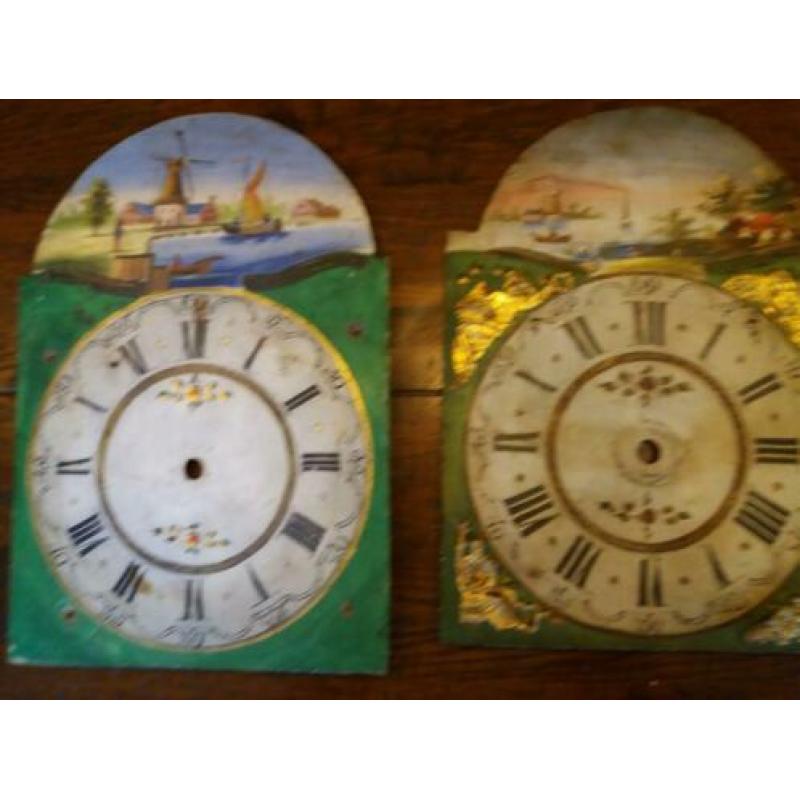 2 x ANTIEKE WIJZERPLATEN ..EINDE HOBBY