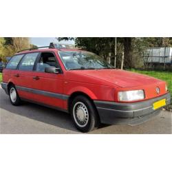 Volkswagen Passat 1.8 CL Variant 66KW E2 1993 Rood