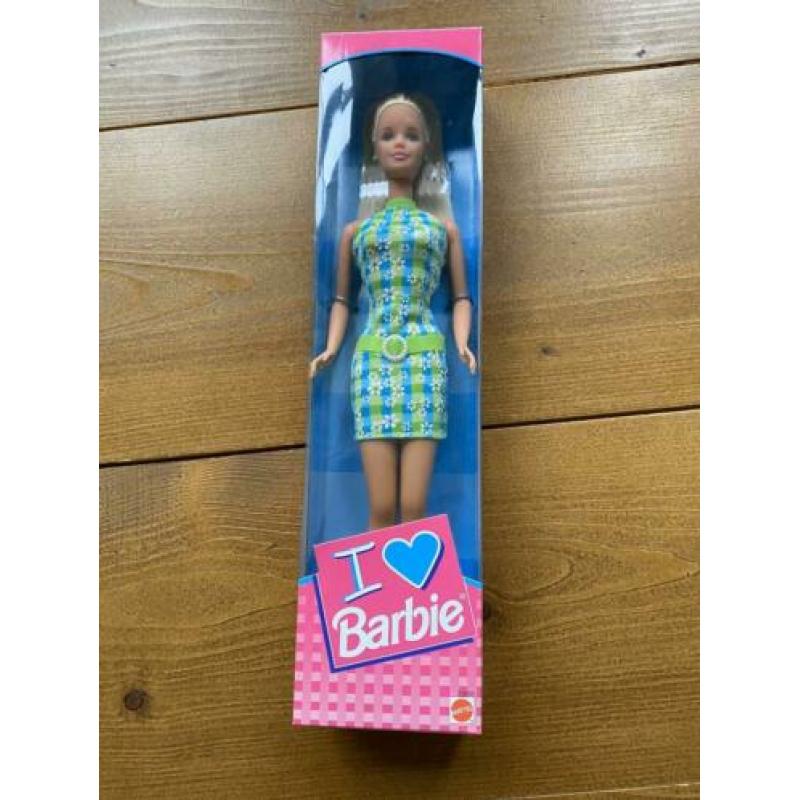 I love Barbie winkeldisplay + pink box dolls 1998