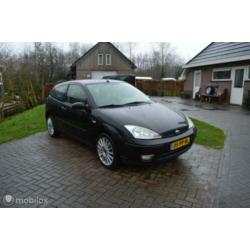 Sportieve en nette Ford Focus 1.6-16V Futura bj 2004