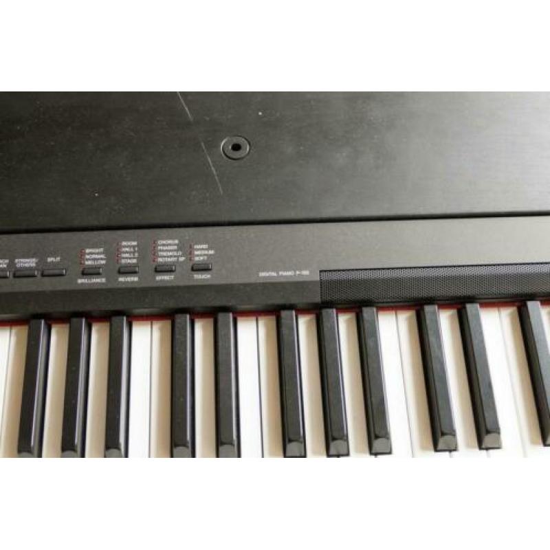 Piano met transportkist , onderstel en kruk