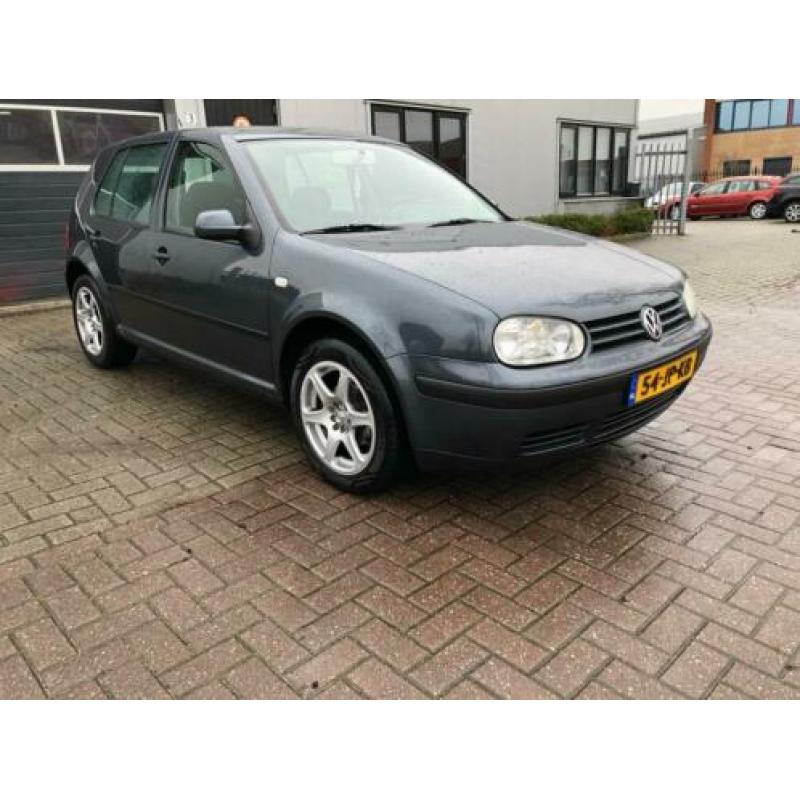 Volkswagen Golf 5 Deurs airco APK: 13-08-2020 1.6-16V Comfor