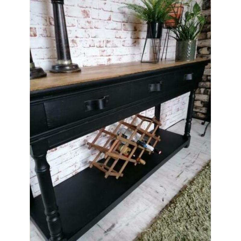 Stoer sterk gerestyled mat zwart
