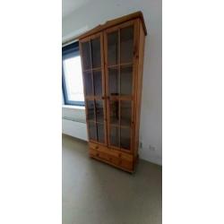 Vitrine kast, buffet kasten, salontafel, bank, fauteuils