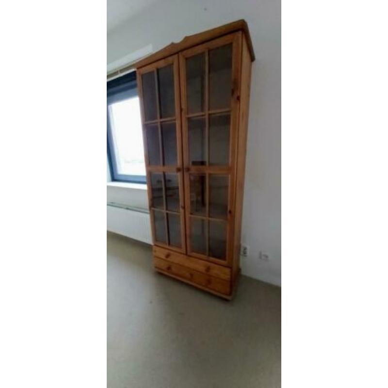 Vitrine kast, buffet kasten, salontafel, bank, fauteuils