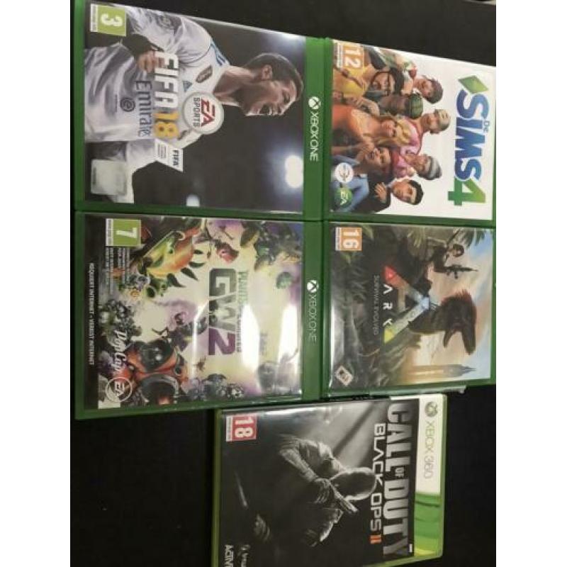 Xbox One S, 500 gb + 10 games + stuurtje + kabels