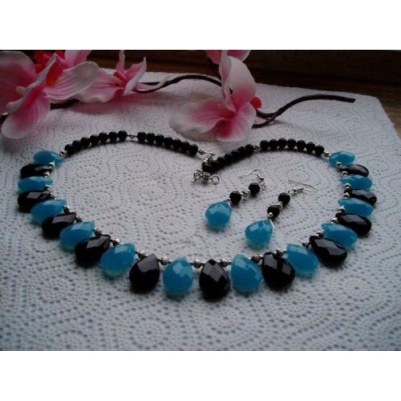 CHALCEDOON met ONYX Ketting en Oorbellen