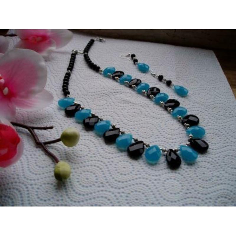 CHALCEDOON met ONYX Ketting en Oorbellen