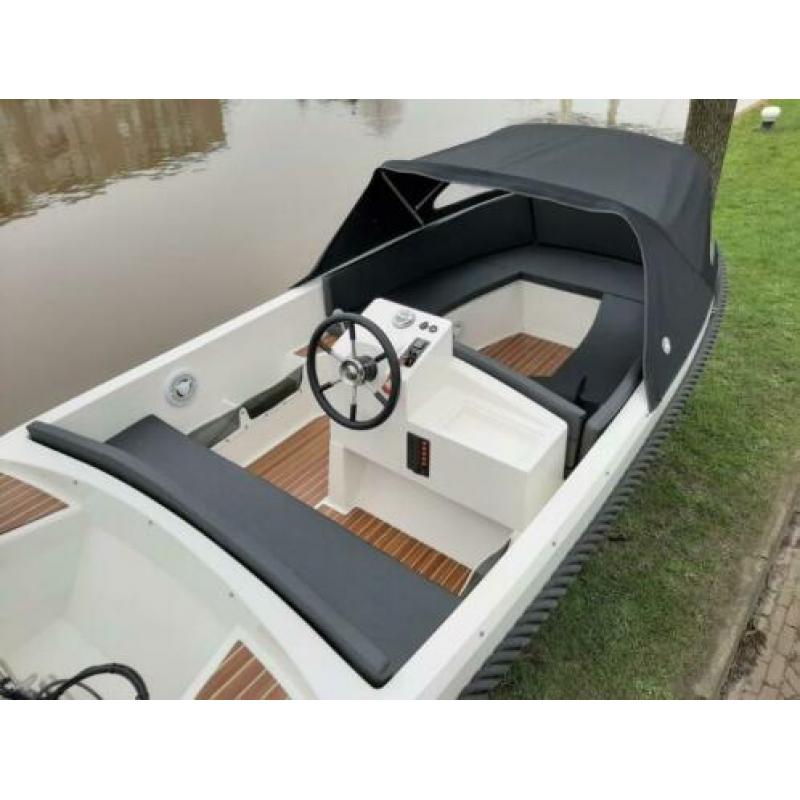 Nieuwe 4 Family 495 De Luxe met 20 pk Honda 4 takt