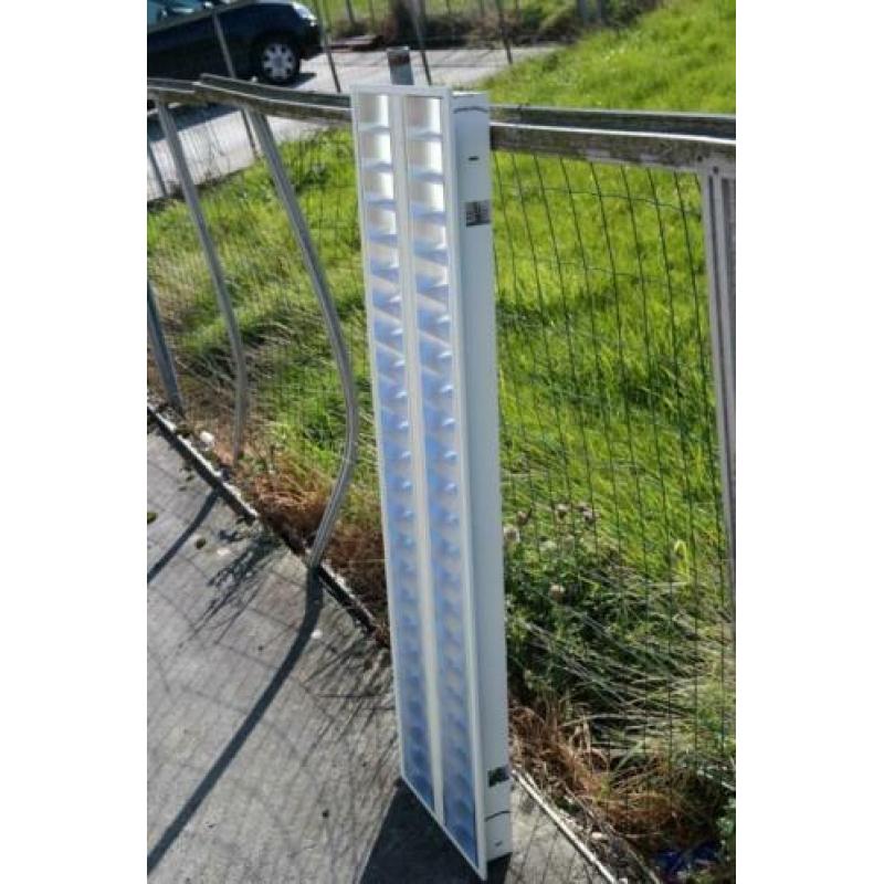 TL armaturen OSRAM 2x28W HF T5 30x120cm €27,50
