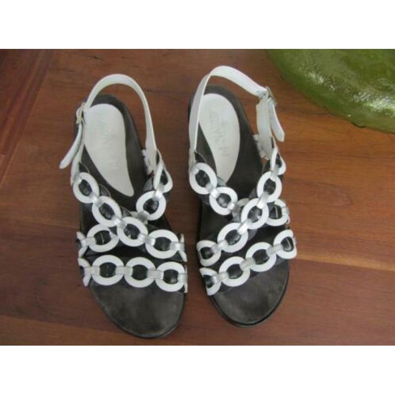 Arriva 1x gedragen witte leren sandalen maat 38