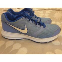 Nike dames schoenen maat 39