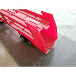 Vrachtwagen truck autotransporter met oplegger