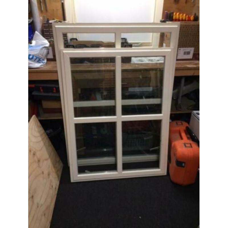 gebruikte ramen 1 stuks 99 X 129 cm en 1 stuks 89 X 114 cm