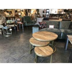 Direct uit de winkel leverbaar . Set van 3 mango