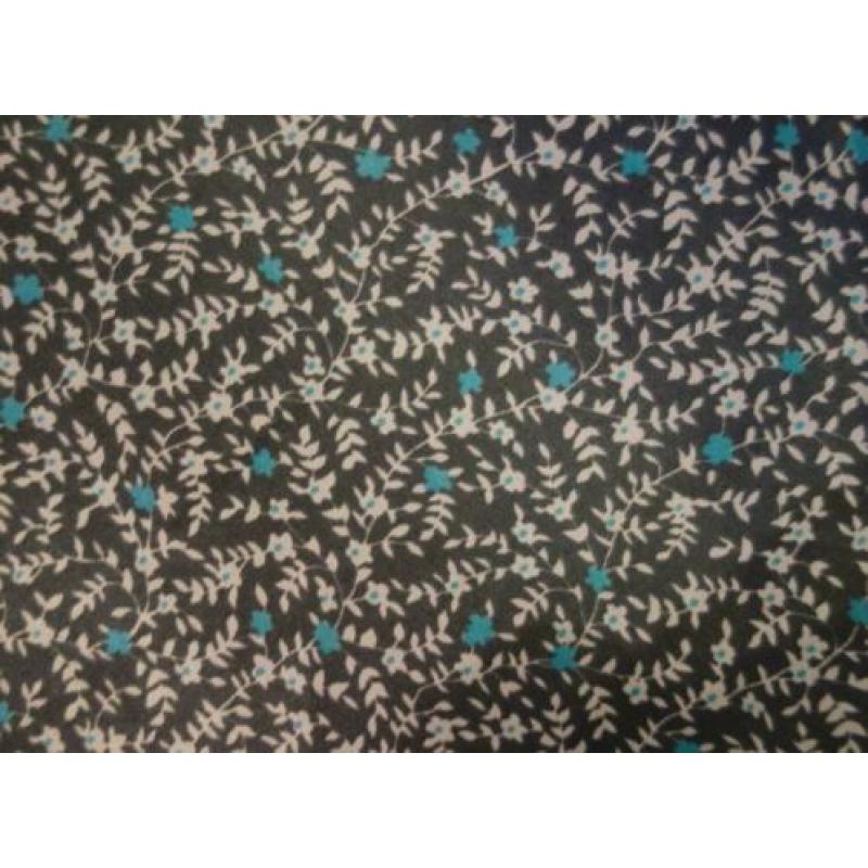Leuke rok grijs met witte blaadjes en blauwe bloemetjes