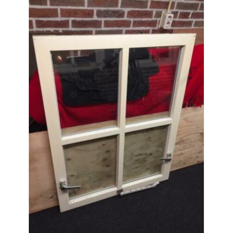 gebruikte ramen 1 stuks 99 X 129 cm en 1 stuks 89 X 114 cm