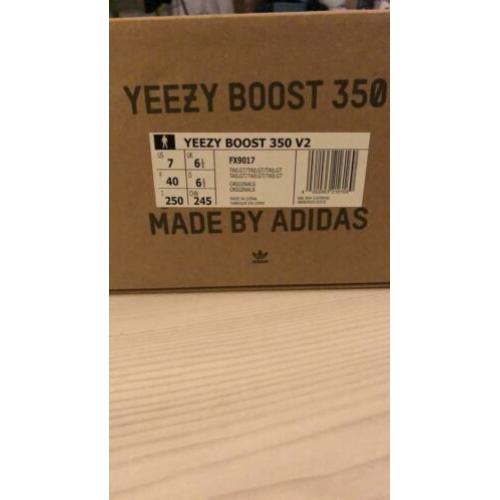 Yeezy boost 350 V2 maat 40