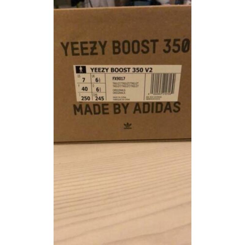 Yeezy boost 350 V2 maat 40