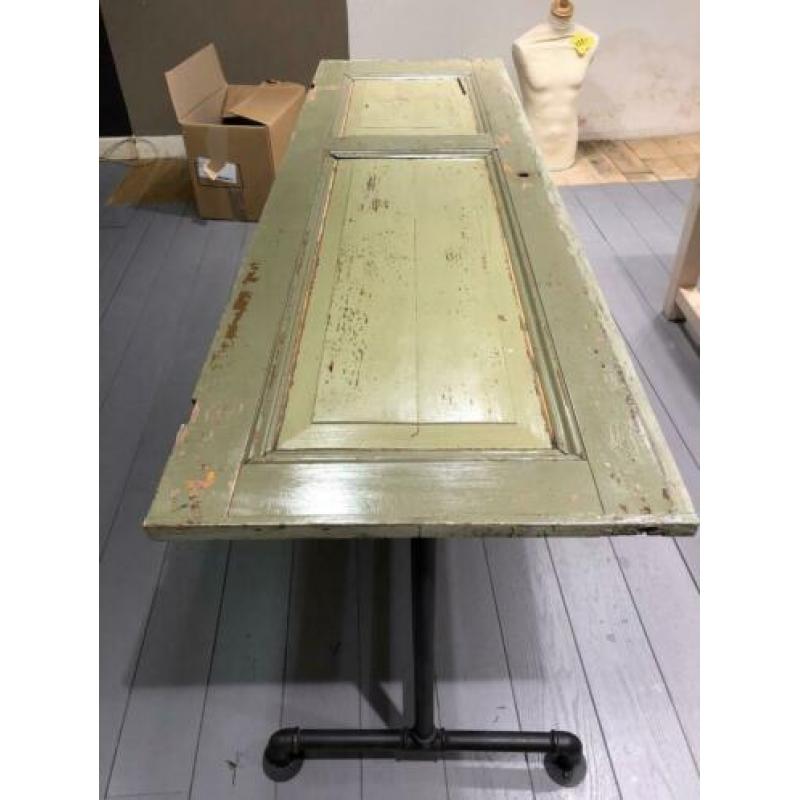 Tafel van oude deur met stalen onderframe 2 stuks €100,- pst