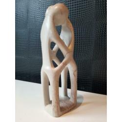Hoog beeld vasthoudende mensen kunst 28cm !