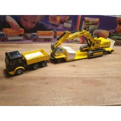 Siku 1:50 Mercedes met dieplader en rupskraan