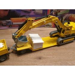Siku 1:50 Mercedes met dieplader en rupskraan
