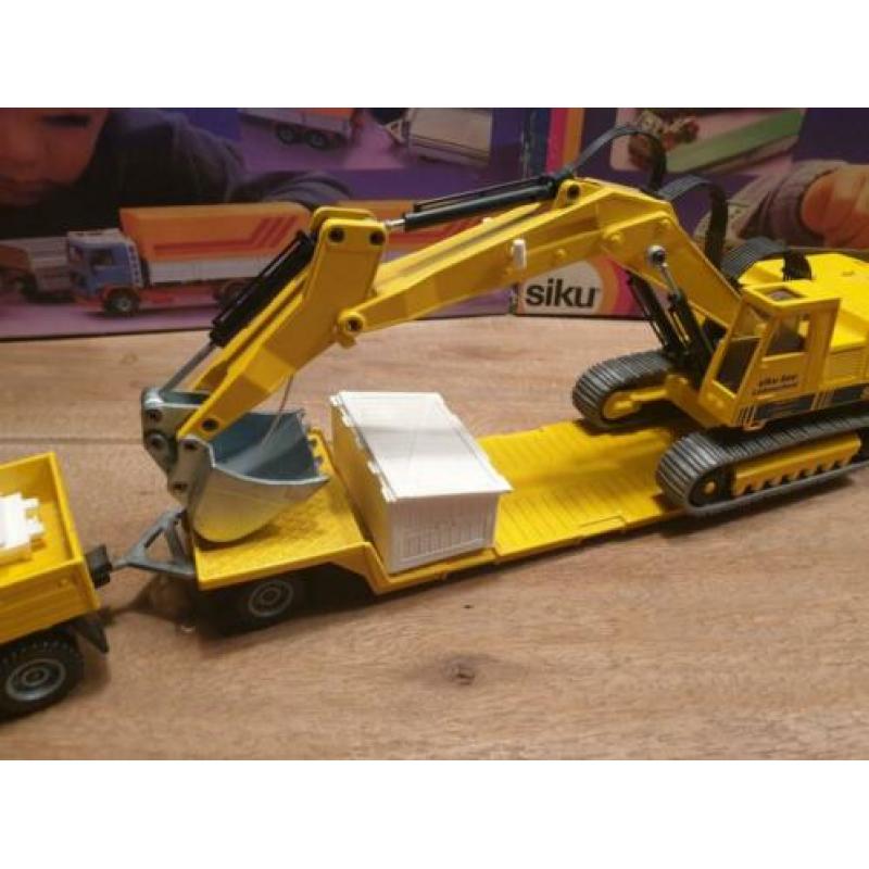 Siku 1:50 Mercedes met dieplader en rupskraan