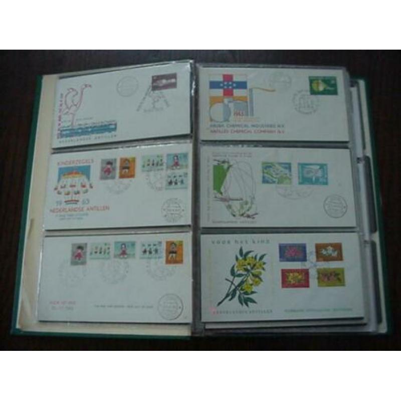 127 FDC's van de Nederlandse Antillen in een groen FDC-album