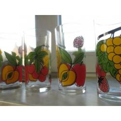 4 drinkglazen jaren 70 design retro 12 cm hoog fruit