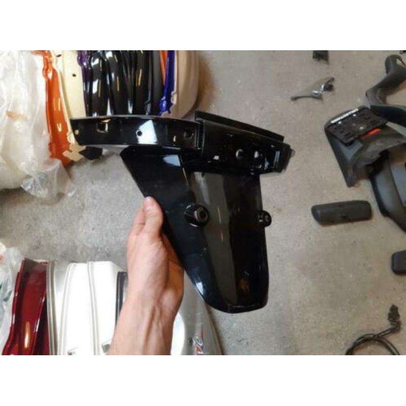 Achterspatbord glans zwart NIEUW AGM VX50 Vespa Look