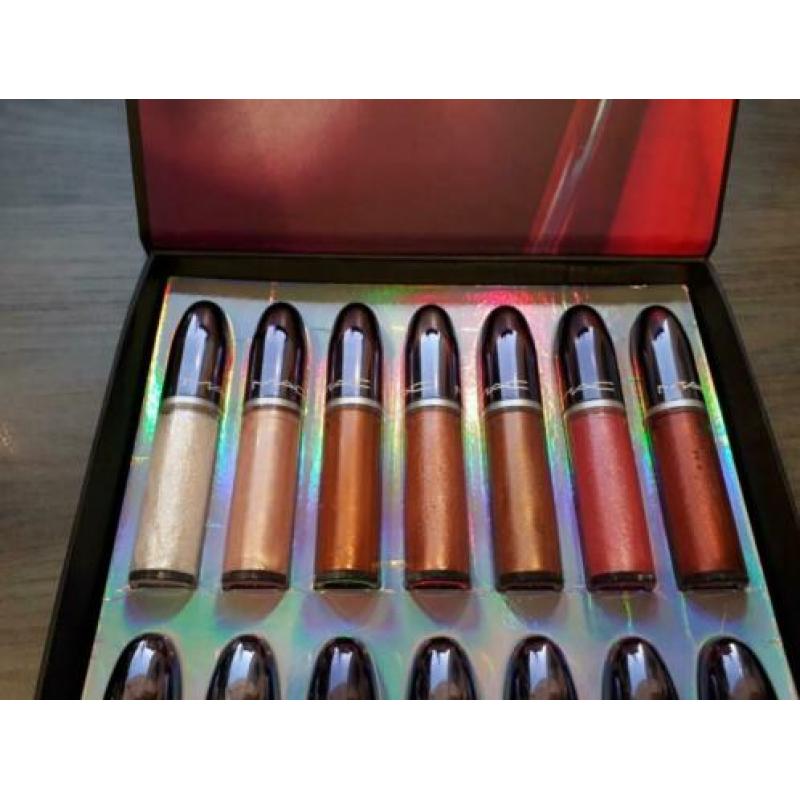 Mac grand illusion liquid lipcolor holographic shine 14x