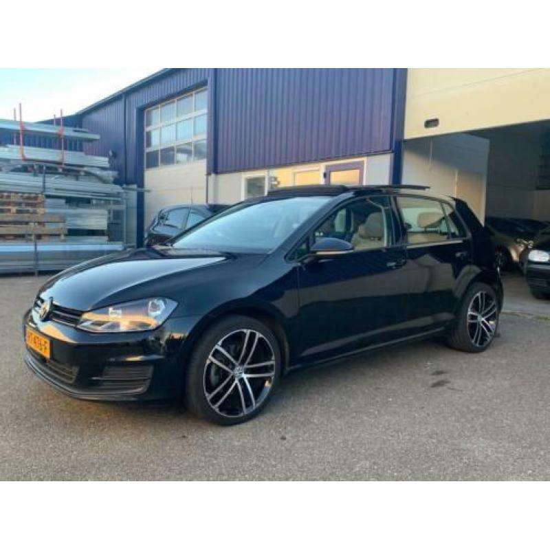 Volkswagen Golf 1.2 TSI Comfortline DYNAMIC LED/ PANO/ DSG