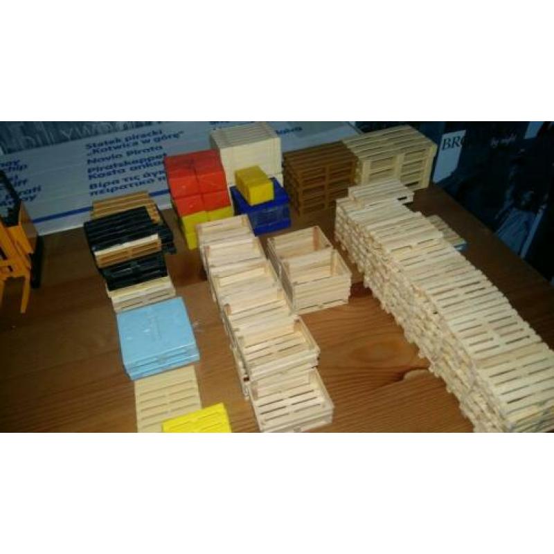 Partij miniatuur pallets en kisten (divers)
