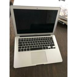 MacBook Air 2015 1,6 dual core i5 8 gb werkgeheugen