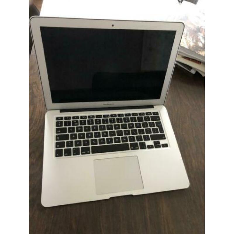 MacBook Air 2015 1,6 dual core i5 8 gb werkgeheugen
