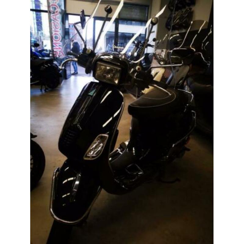 Vespa S met schade