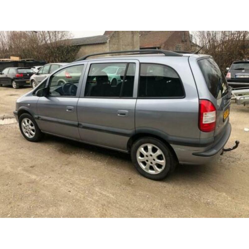 Opel Zafira 1.8-16V Elegance